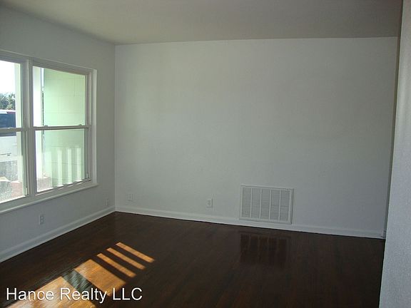 4th image of 147 Storeywood Dr