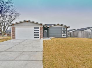 945 Arrow Head St, Clearwater, KS 67026