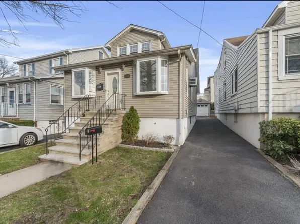 838 Roosevelt Avenue image 2 of 15