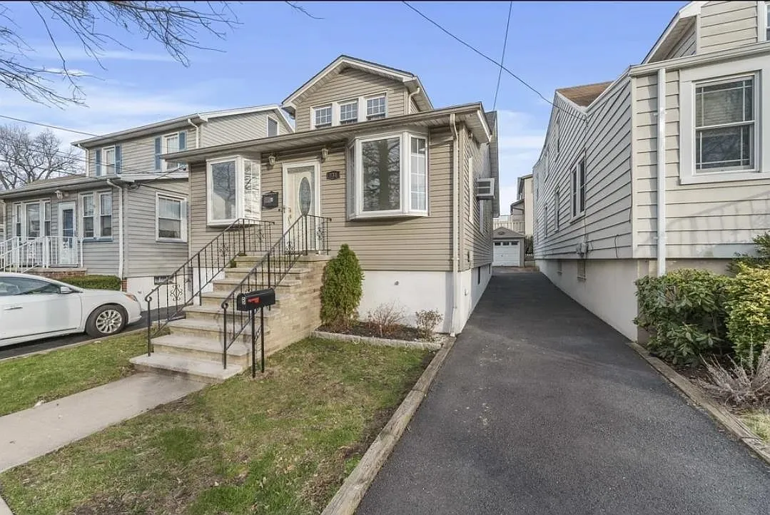 Building Photo - 838 Roosevelt Ave #1