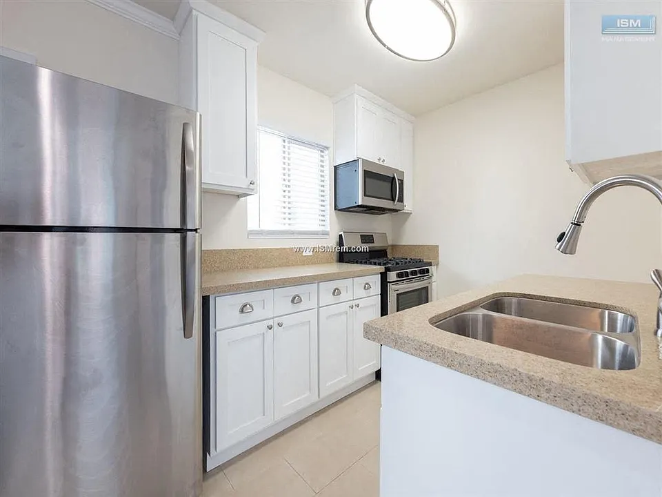 1222 W 39th St