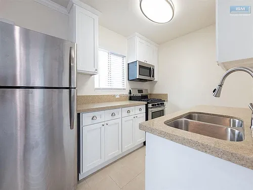 1222 W 39th St Photo 1