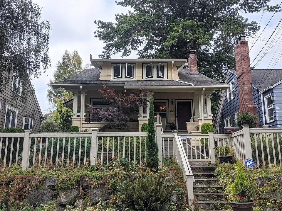 5227 36th Ave NE