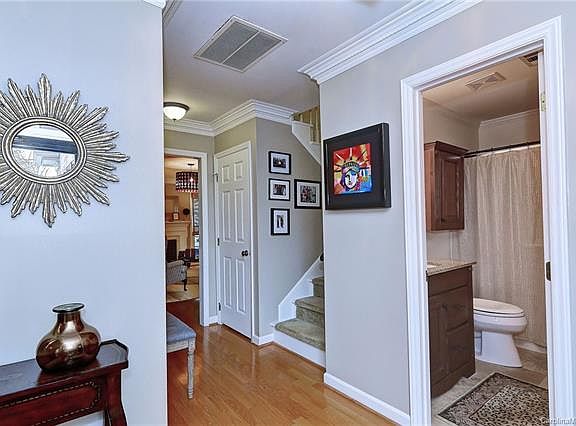 3rd image of 4216 Woodglen Ln