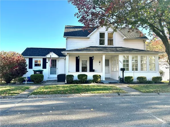 601 W 8th St, Williamstown, WV 26187