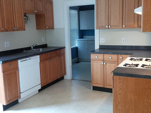 2nd image of 138 Elm St #1