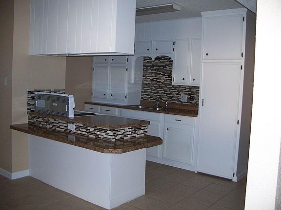 Kitchen w/Appliances