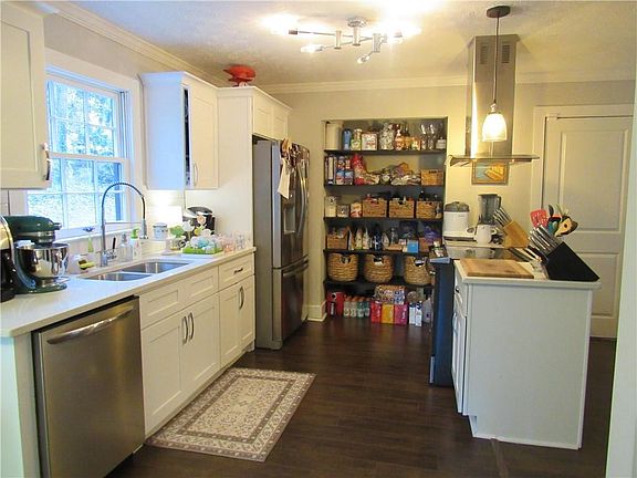 5th image of 212 Bristol Ln