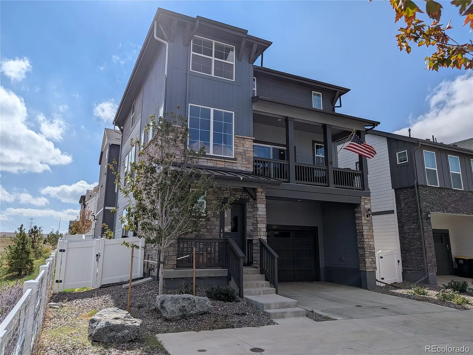 4 bed, 3.5 bath, 2104 sqft, $3,500 — Photo 2