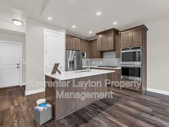 4th image of 1447 E Daylily Ct