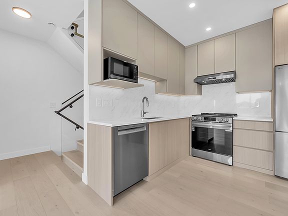 3rd image of 3800 Pender St #4