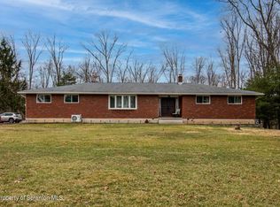 2865 Blytheburn Rd, Mountain Top, PA 18707