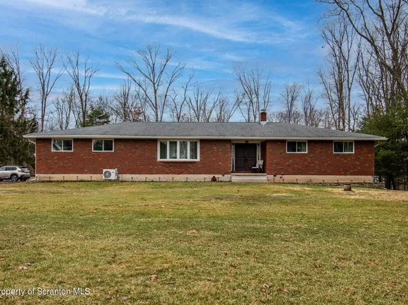 2865 Blytheburn Rd, Mountain Top, PA 18707