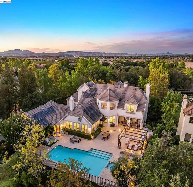3019 E Ruby Hill Drive 2