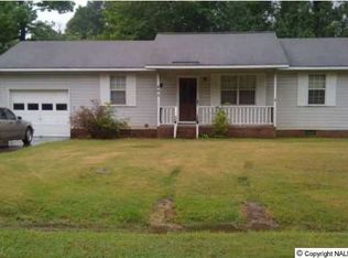 104 Springhill Dr, Rainbow City, AL 35906