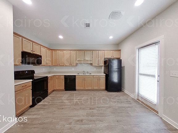 4th image of 8026 Shadesbrook Dr