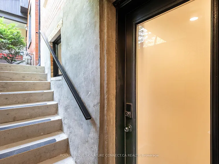 55 Dearbourne Ave #LOWER — Photo 22