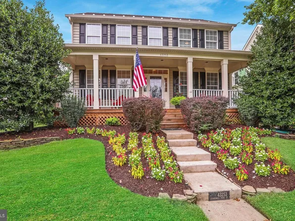 43253 Stonewall Pond St, Chantilly, VA 20152