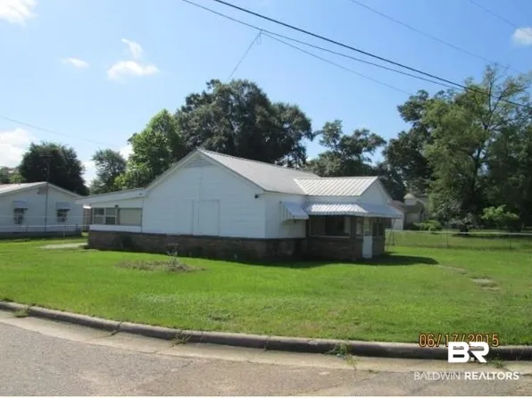 936 S Sidney E Manning Blvd, Flomaton, AL 36441