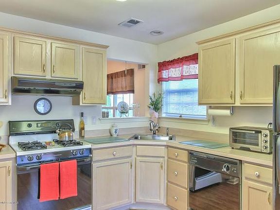 5th image of 2716 Brookdale Ct