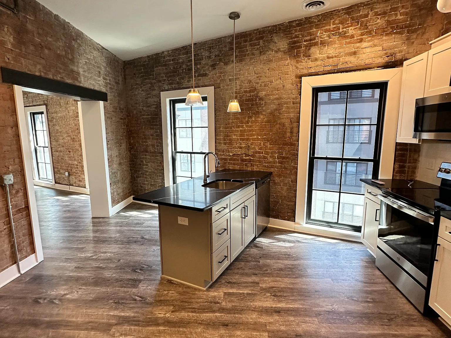 400 River St — Photo 1