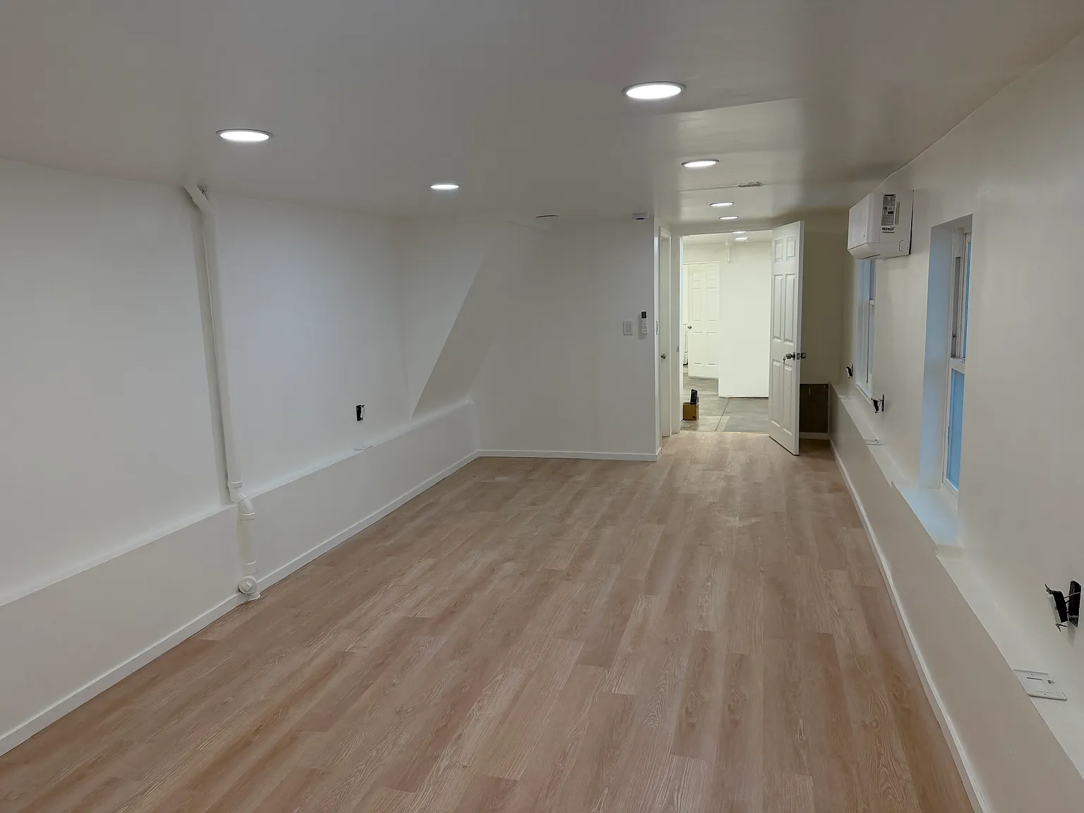 3 bed, 1296 sqft, $7,000 — Photo 2