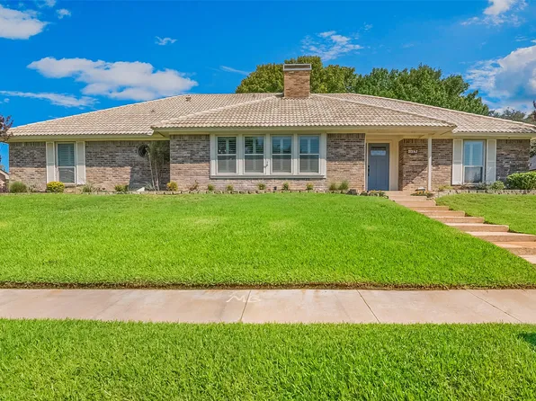 1105 Clear View Dr, Bedford, TX 76021