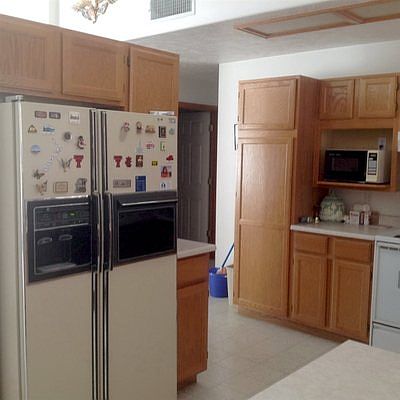 3rd image of 581 Eastwood St