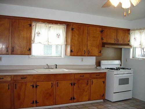 4th image of 3826 Falls Dr