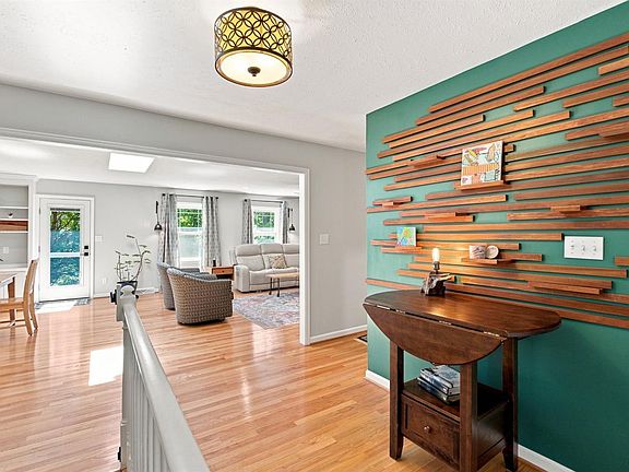 5th image of 2420 Castle Pl