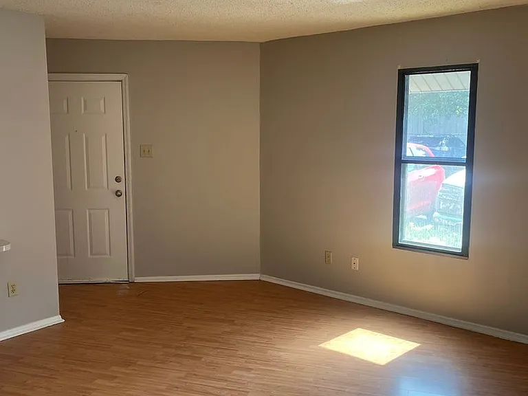 205 W Woodruff — Photo 12