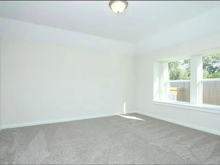 204 Laura Leigh Ln — Photo 12