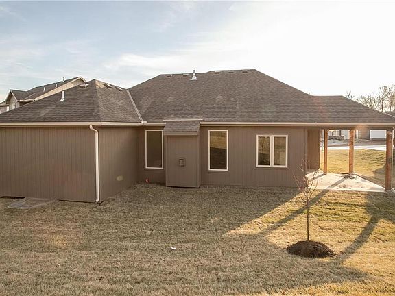 5th image of 1402 Red Oak Ct