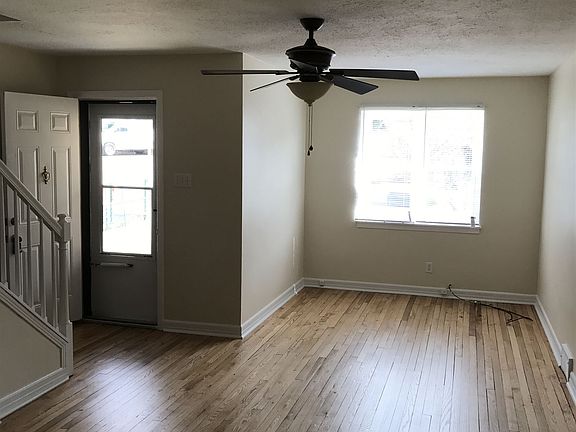 Large living room w/ newly surfaced hardwood