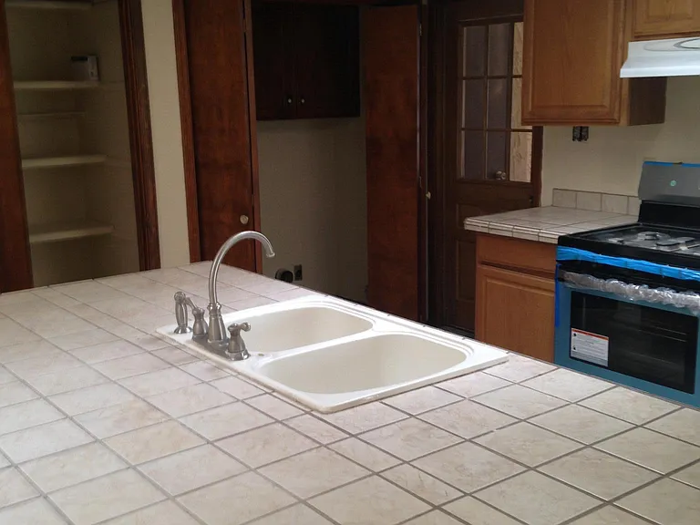 1033 Glendale Dr — Photo 1