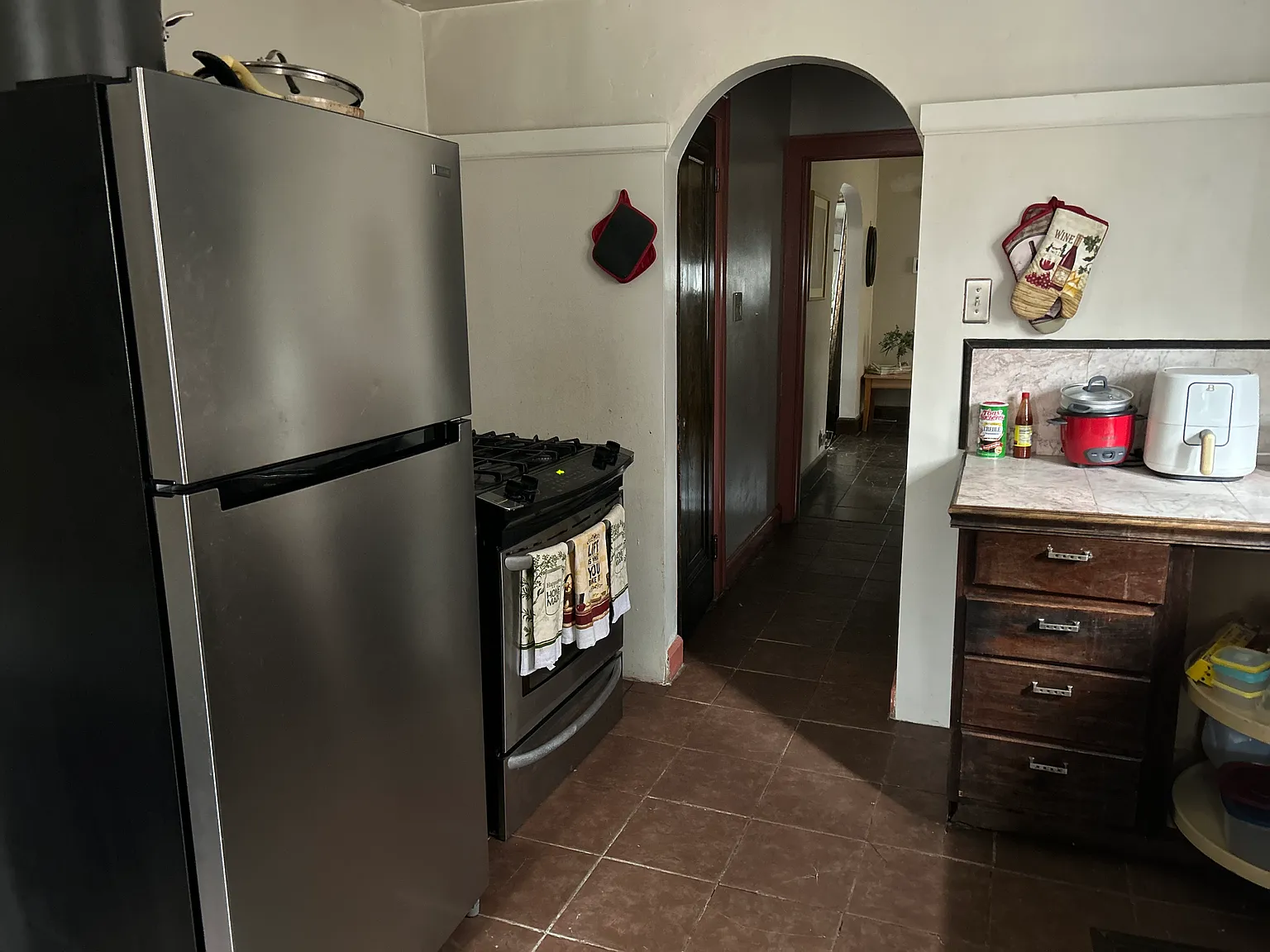 4 bed, 2200 sqft, $2,400 — Photo 3