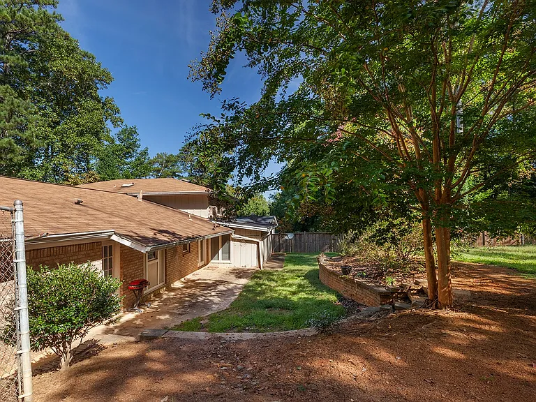 3741 Fox Glen Ct NE — Photo 6