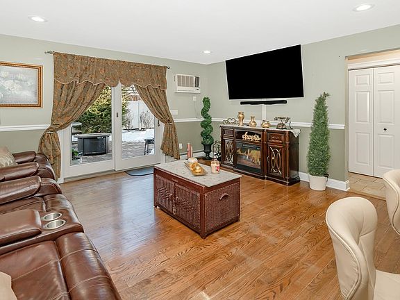 4th image of 25 Old Mill Road