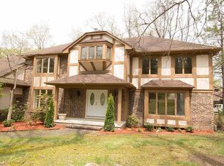 660 Birch Tree Ct, Rochester Hills, MI 48306