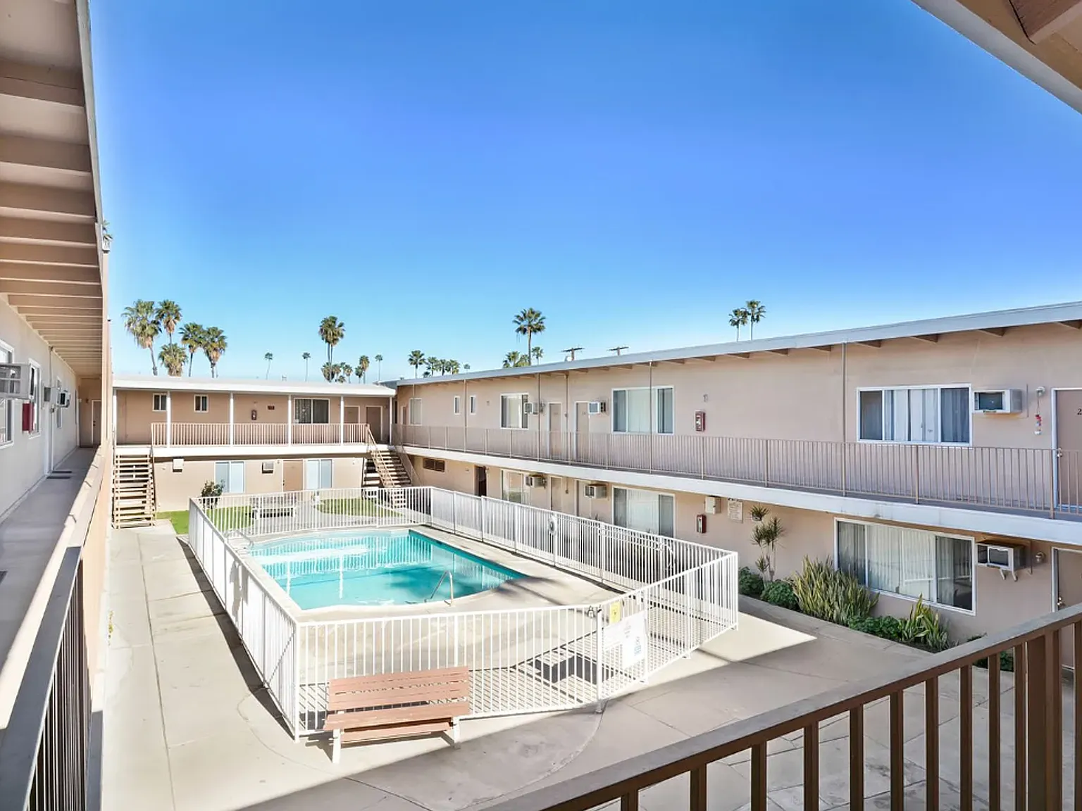 Sandra's Apartments — Photo 2
