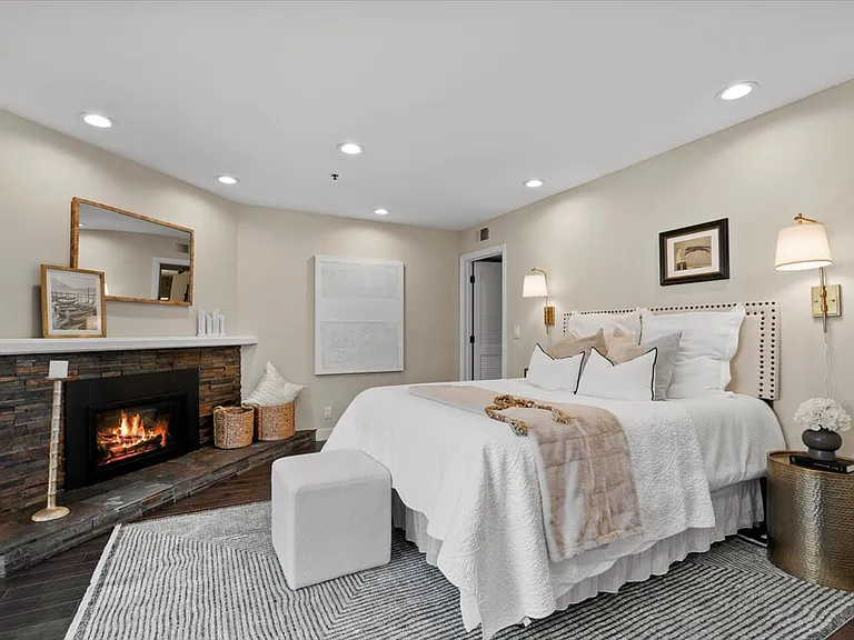 885 Jordan Ave — Photo 15