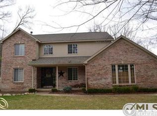 5676 Cullen Rd, Fenton, MI 48430