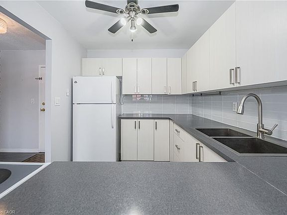4th image of 18 Holborn Ct #211