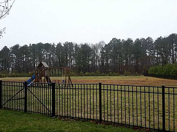 2nd image of 1101 Kathleen Ln