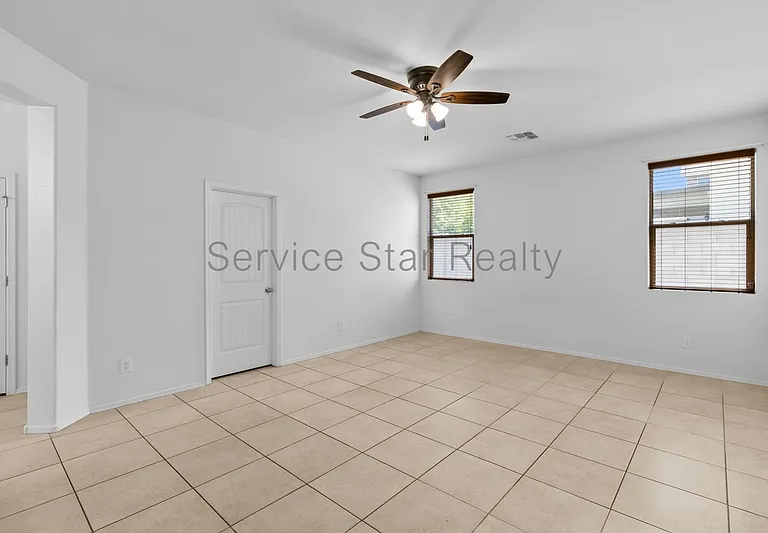 7309 S 12th Dr — Photo 17
