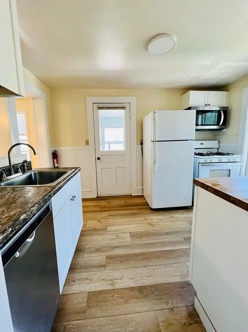 50 Howard St - Four Bedroom Available June 1st, 2027! — Photo 2