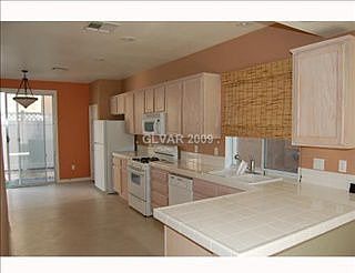 4th image of 8170 Golden Flowers St