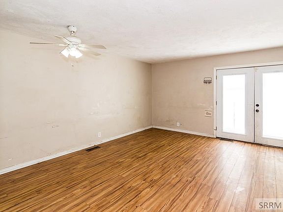 3rd image of 1540 S Falcon Dr