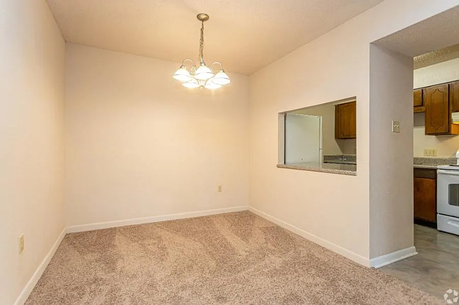 2 bed, 1.5 bath, 952 sqft, $1,095 — Photo 2