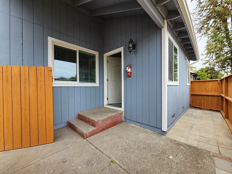 2557 Kenton Ct — Photo 11